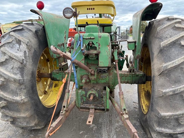 john-deere-4010-image-13