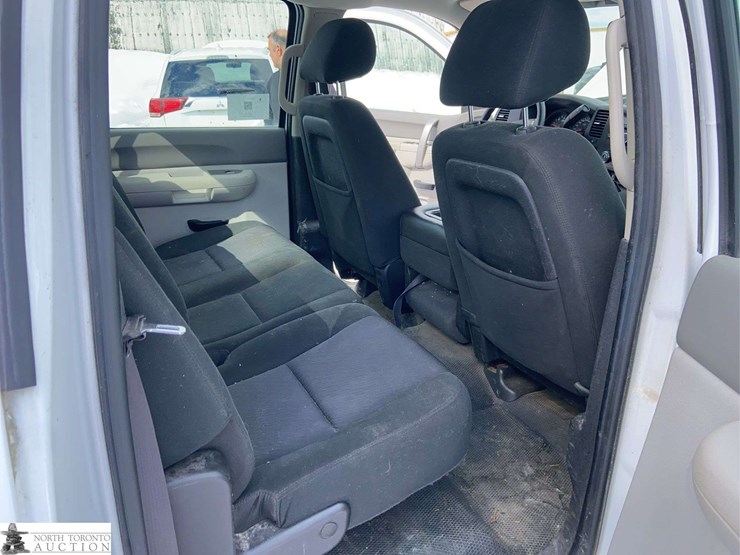 2011-chevrolet-silverado-1500-image-17