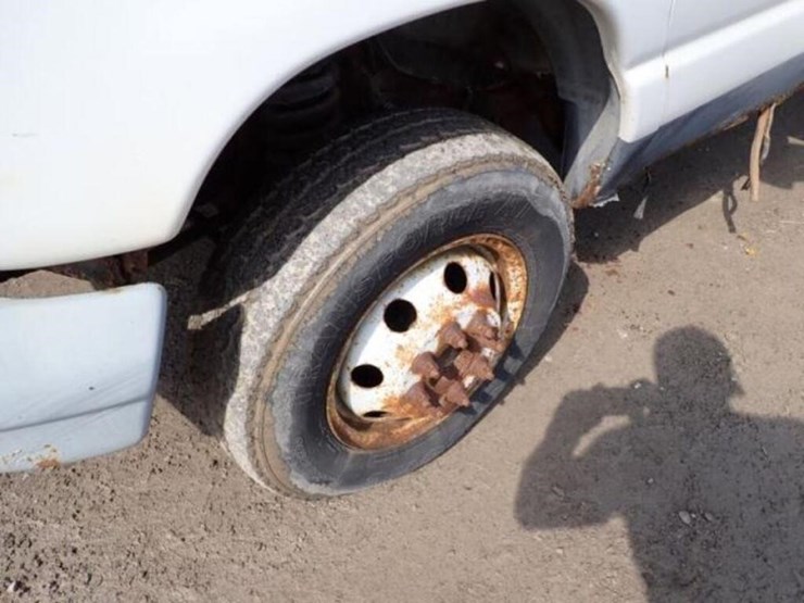 2001-ford-e350-image-23