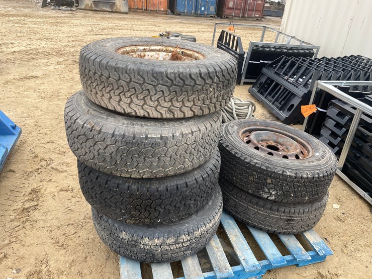 #3927-•-(6)-spare-rims-and-tires-image-2