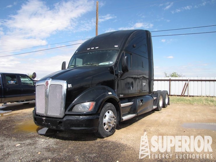 2011-kenworth-t700-image-13