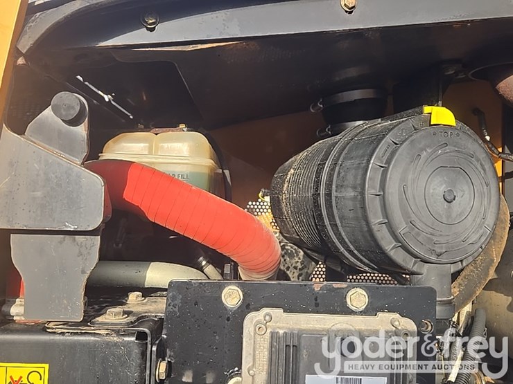 2016-case-750m-image-38