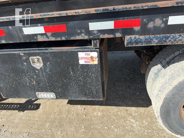 2005-sterling-lt9500-image-34