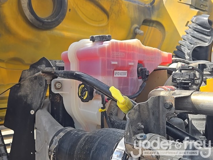 2012-freightliner-cascadia-125-image-67