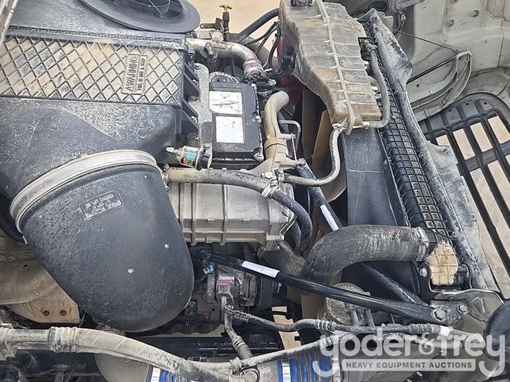 2011-freightliner-cascadia-125-image-69