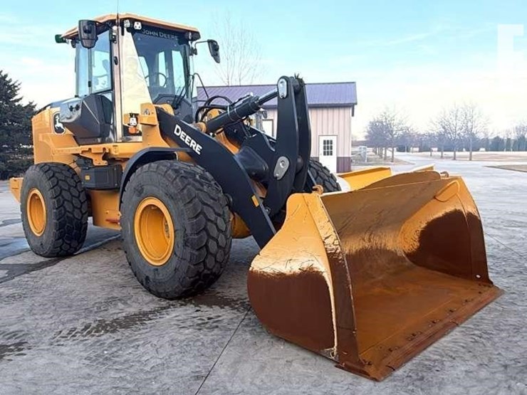 2024-deere-624-p-tier-image-2