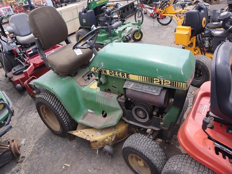 john-deere-212-image-1