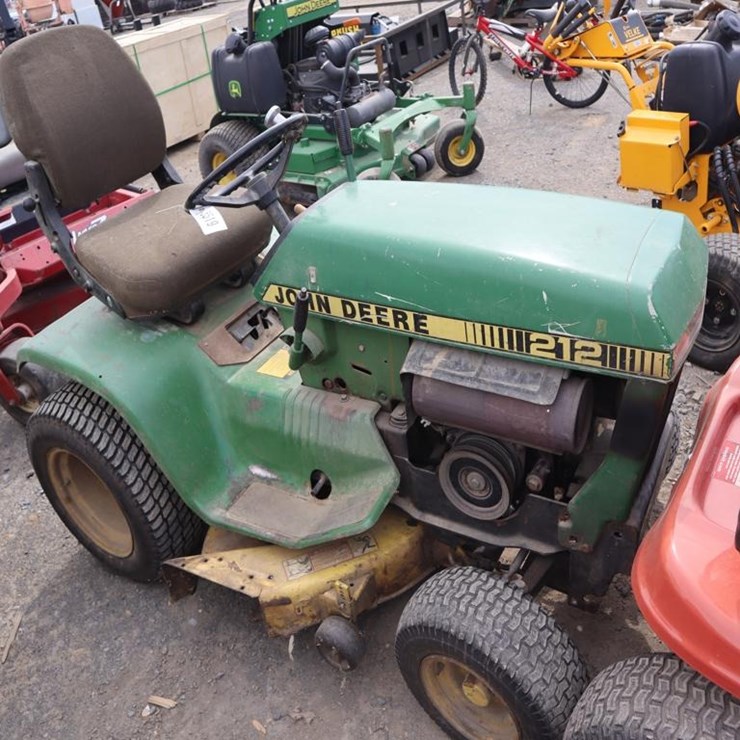 JOHN DEERE 212