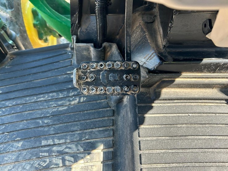 2021-john-deere-5075e-image-22