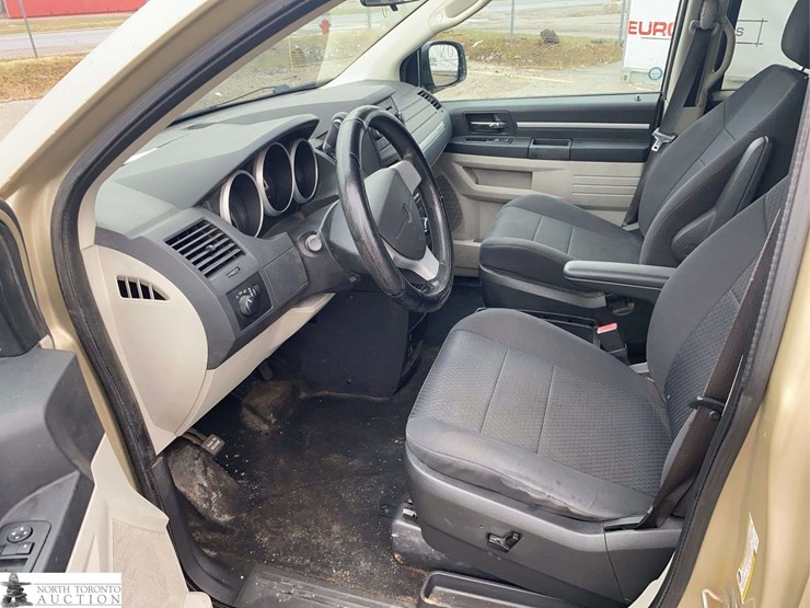 2010-dodge-grand-caravan-se-image-25