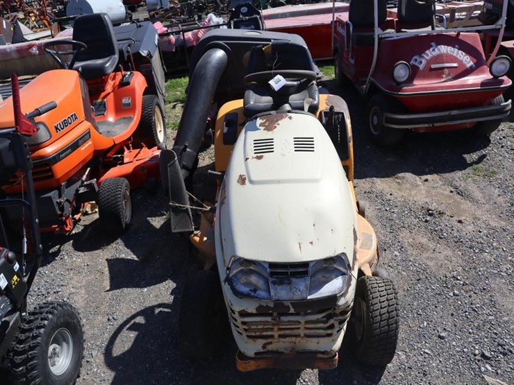 cub-cadet-riding-tractor-image-3