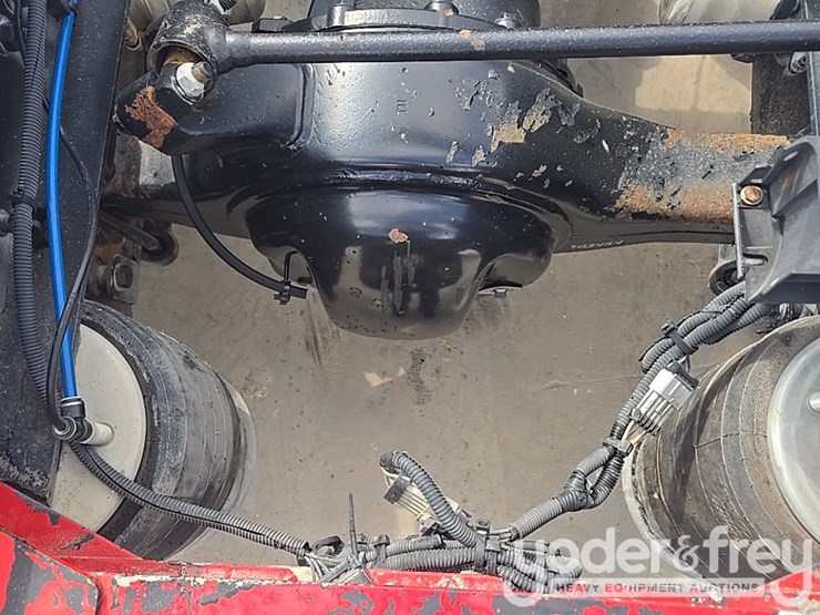 2012-freightliner-cascadia-125-image-39