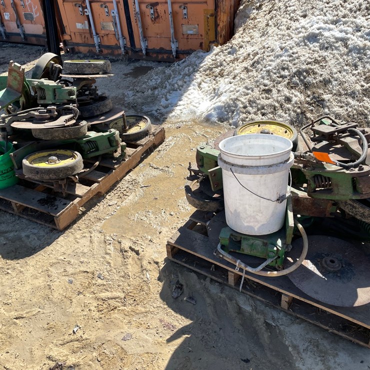 #3956 • (12) John Deere Single Disc Culters