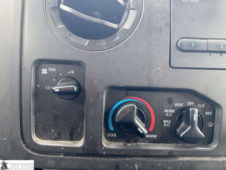 2009-ford-cargo-image-16