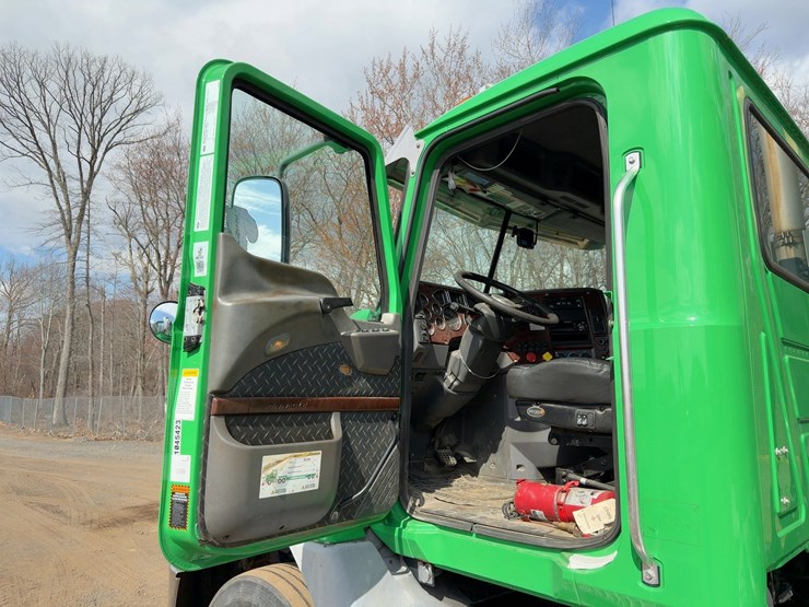 2018-mack-pinnacle-cxu613-image-24