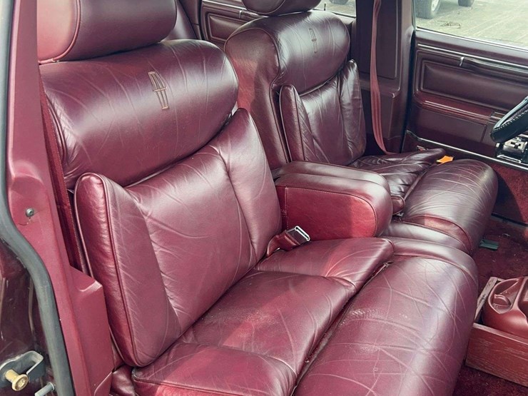 1989-lincoln-town-car-image-72