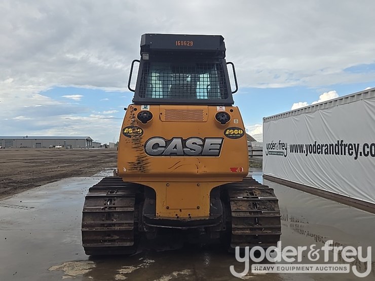 2016-case-750m-image-4