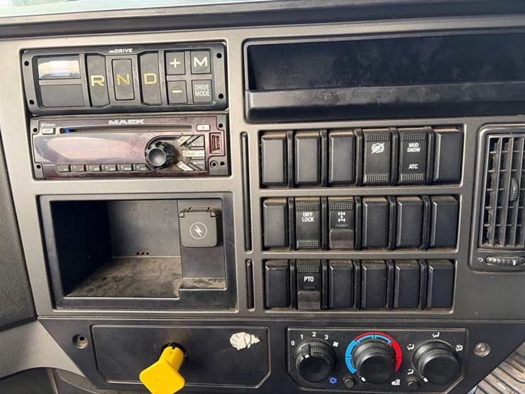 #31710-•-2019-mack-gr64f-m359-tri-axle-dump-truck-image-2