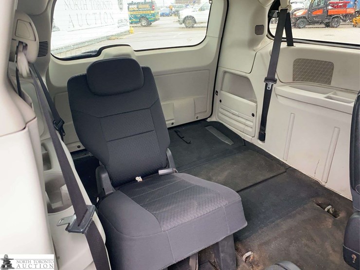 2010-dodge-grand-caravan-se-image-28