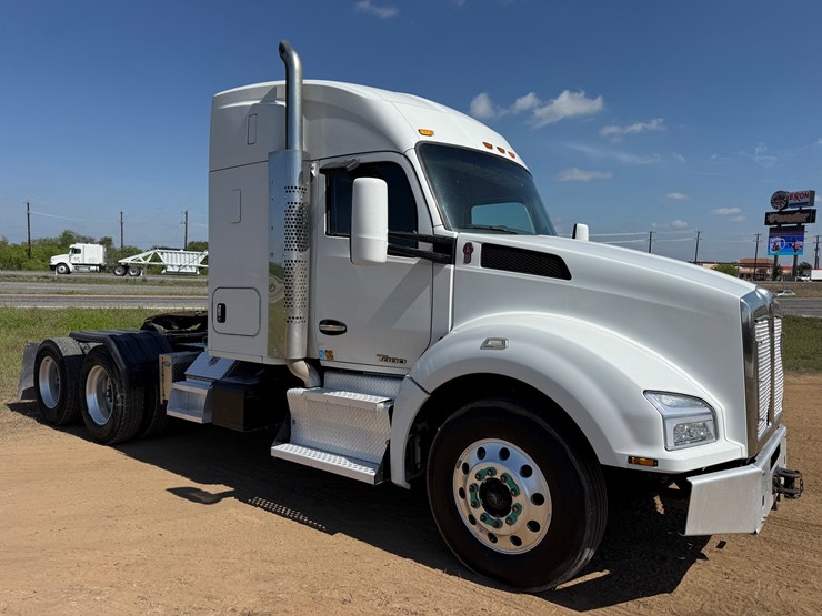 2016-kenworth-t880-image-3