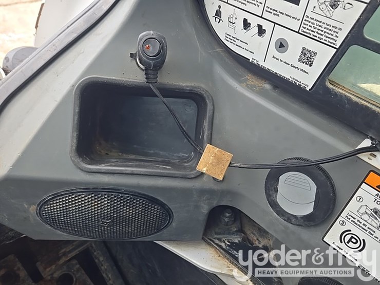 2021-bobcat-t740-image-96