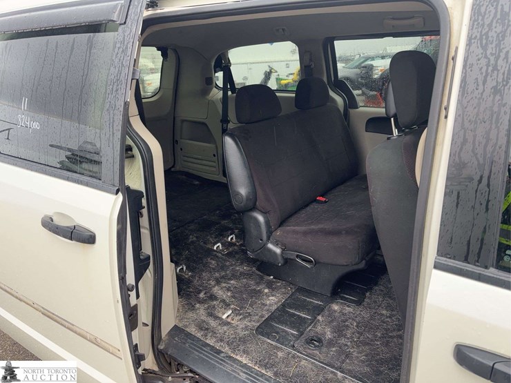 2011-dodge-grand-caravan-se-image-19