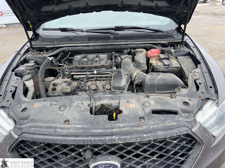 2015-ford-taurus-image-10