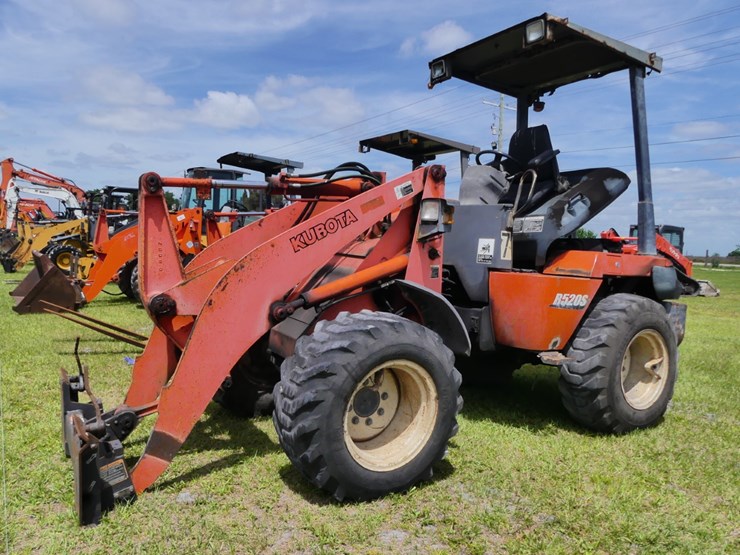 2012-kubota-r520s-image-1