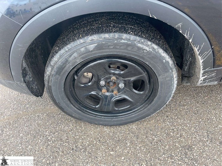 2017-ford-explorer-image-21