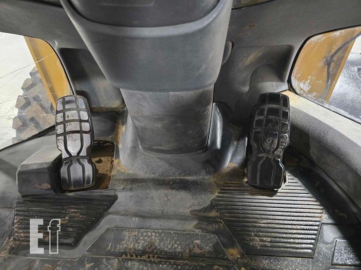 2014-caterpillar-938k-image-16