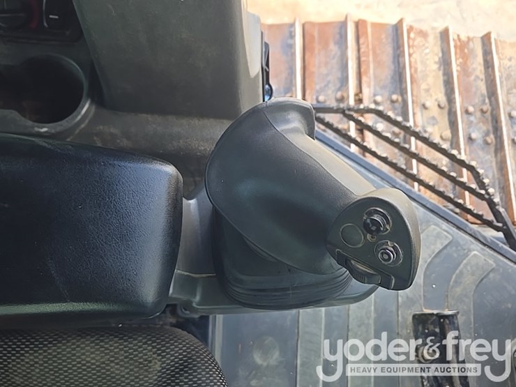 2021-caterpillar-d1-image-65