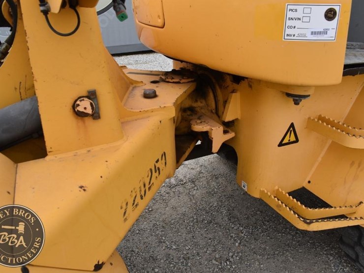 2015-volvo-l30g-image-16