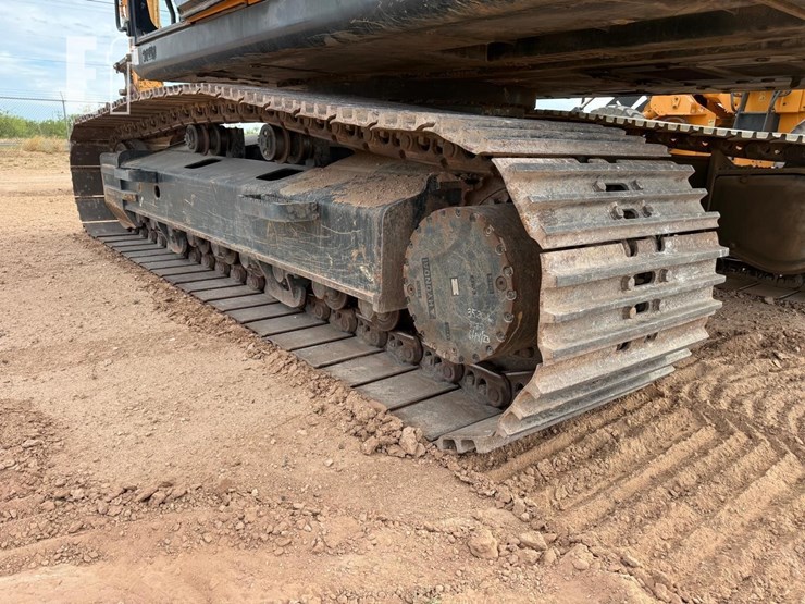 2017-hyundai-hx300l-image-16