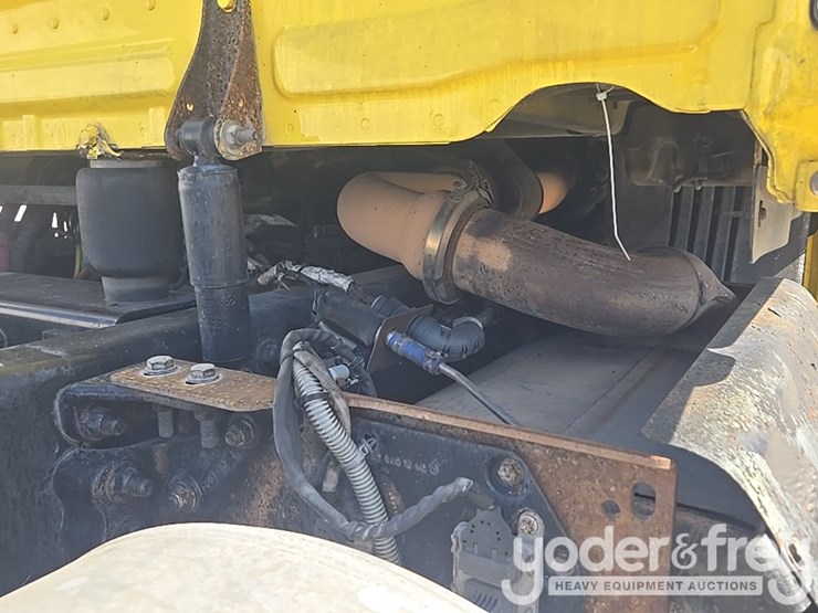 2014-freightliner-cascadia-113-image-53