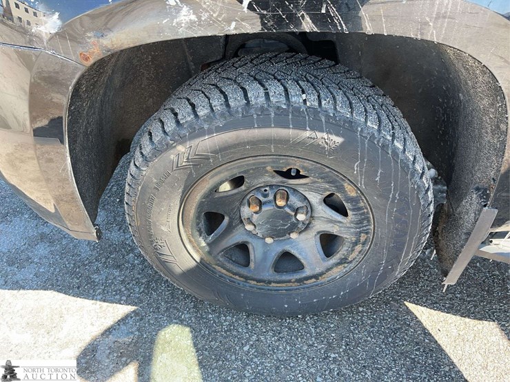 2017-chevrolet-tahoe-image-22