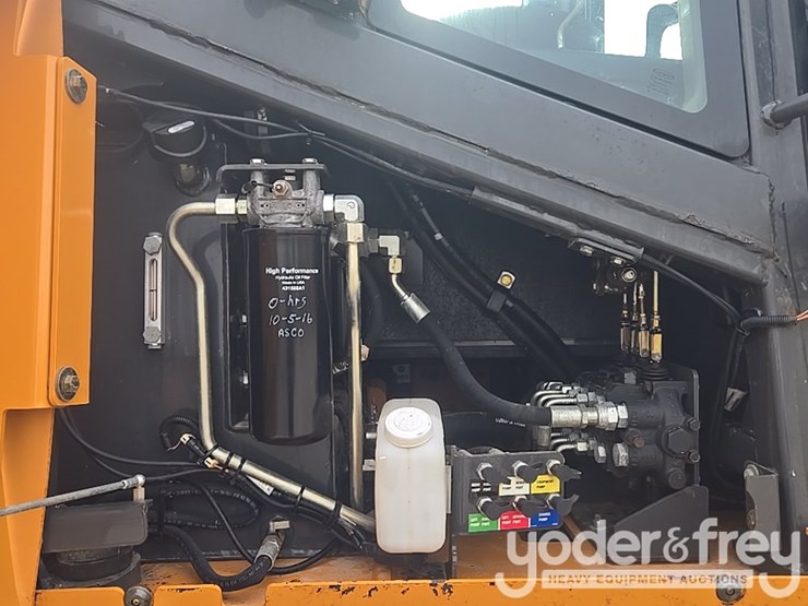 2016-case-750m-image-65