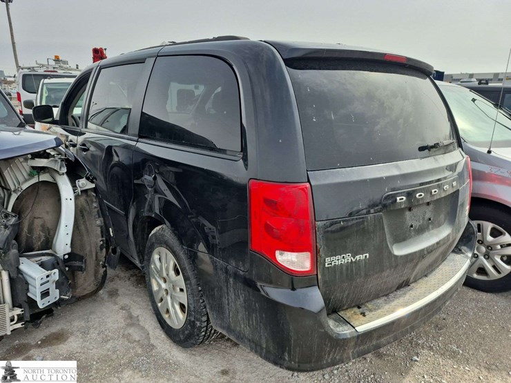 2016-dodge-grand-caravan-sxt-image-7