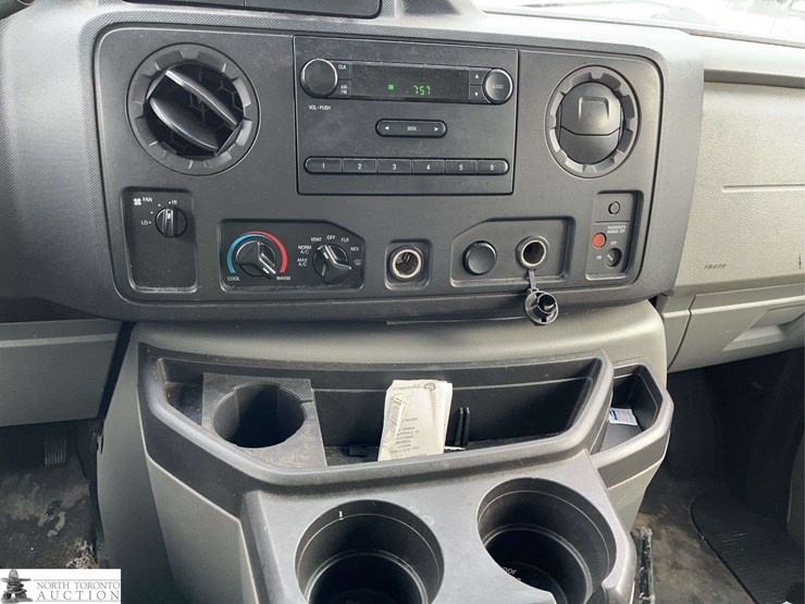 2010-ford-cargo-image-13