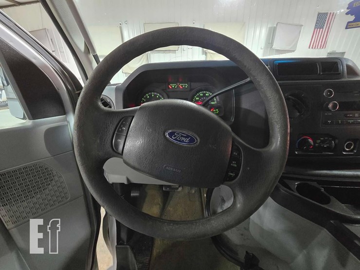 2011-ford-e350-xlt-image-10