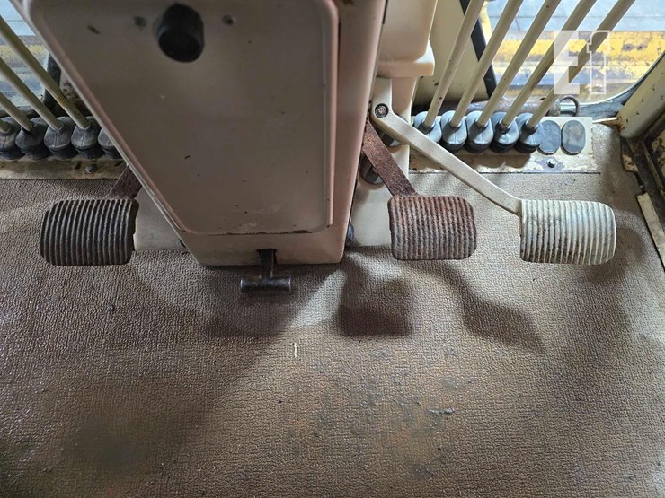 2006-caterpillar-143h-image-18