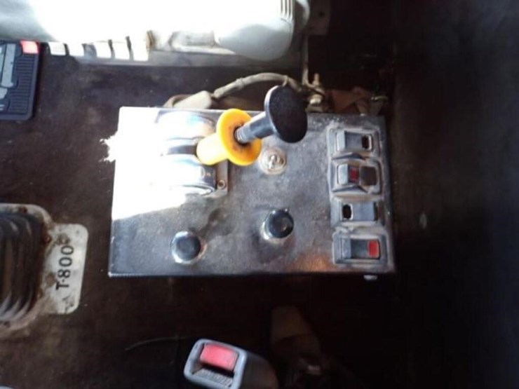 2013-kenworth-t800-image-24