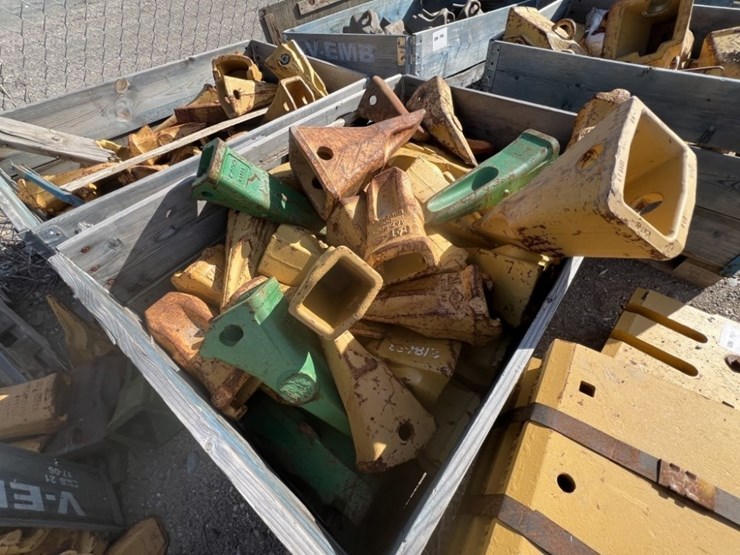 caterpillar-&-esco-dig-bucket-teeth-image-1