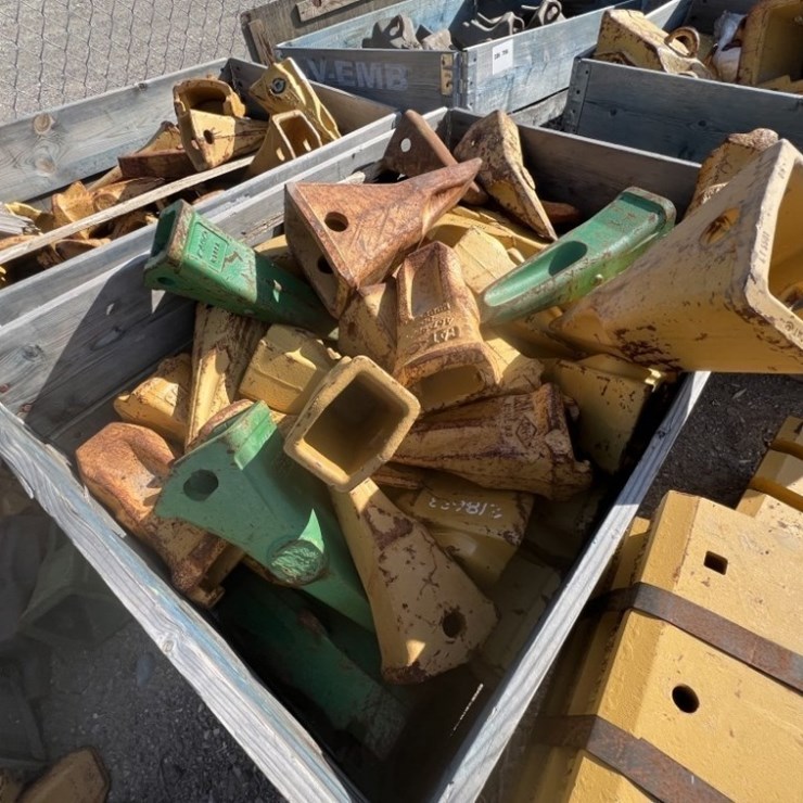Caterpillar & Esco Dig Bucket Teeth