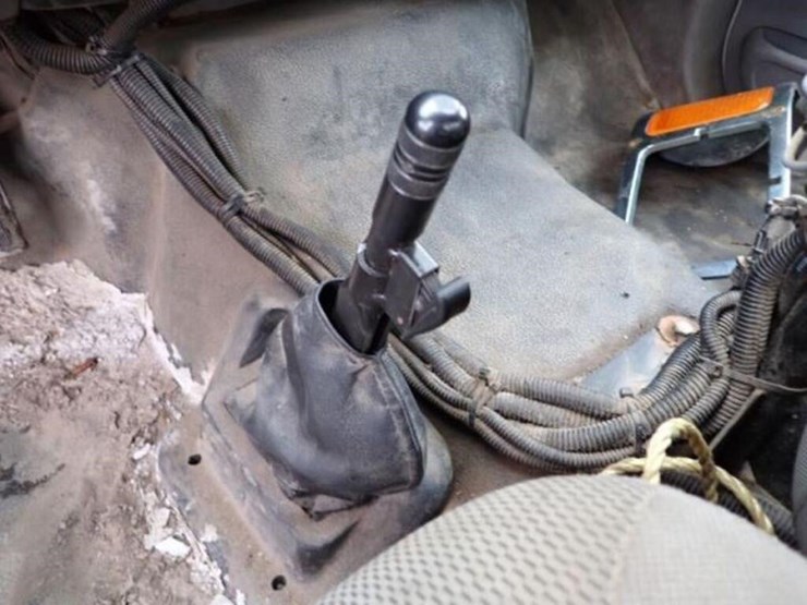 2006-ford-f650-xlt-image-18