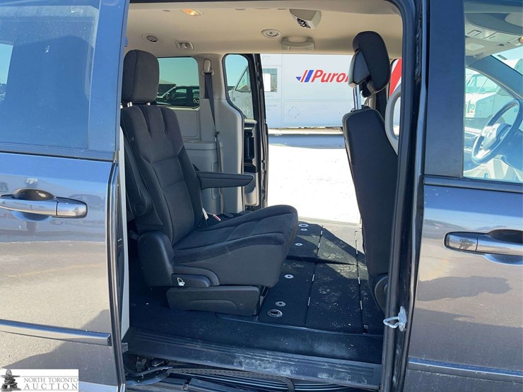 2017-dodge-grand-caravan-sxt-image-20