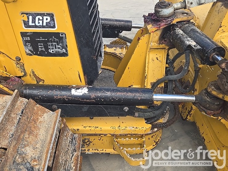 2021-caterpillar-d1-image-31