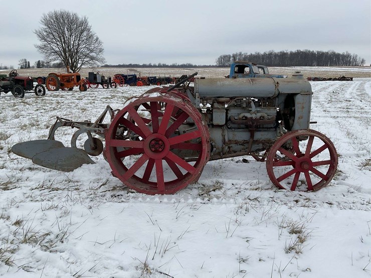 fordson-with-mounted-plow-image-3