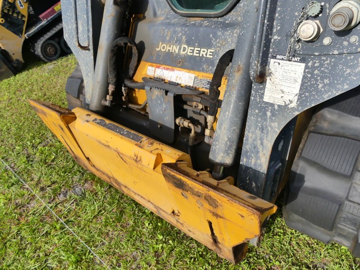 2022-deere-317g-image-11