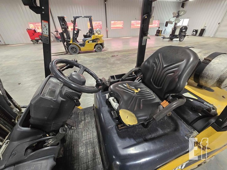 2019-caterpillar-gp25n-image-13