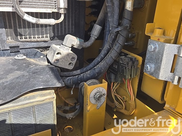 2018-caterpillar-305.5-image-69